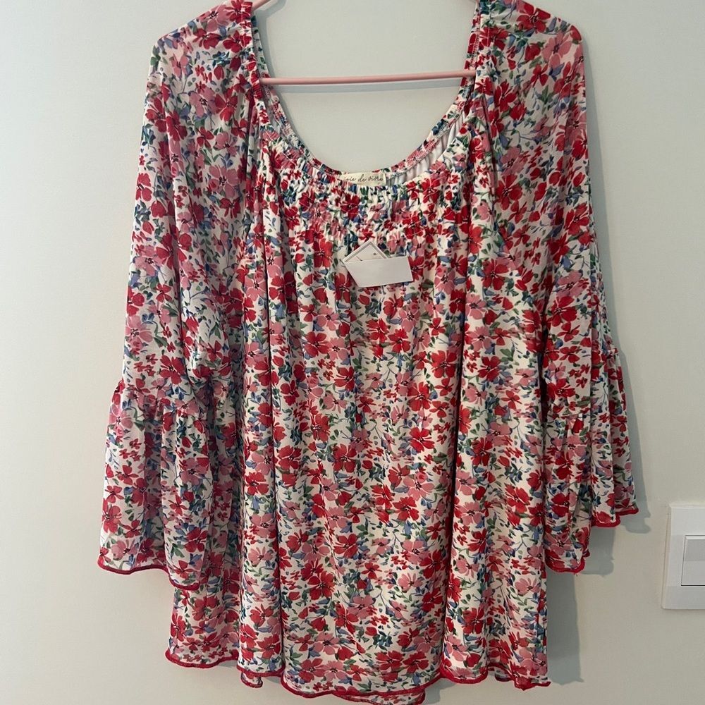 NWT Joie de vivre Floral Women's Top‎ - Red and White